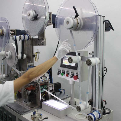 FFC軟排線自動貼膠機(jī)_廠家實力_深圳市鑫美特電子有限公司